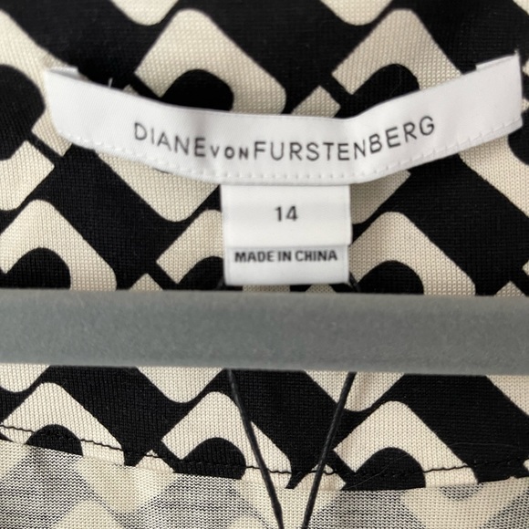 Diane von Furstenberg 100% silk chain link print dress size 14 - Picture 4 of 8